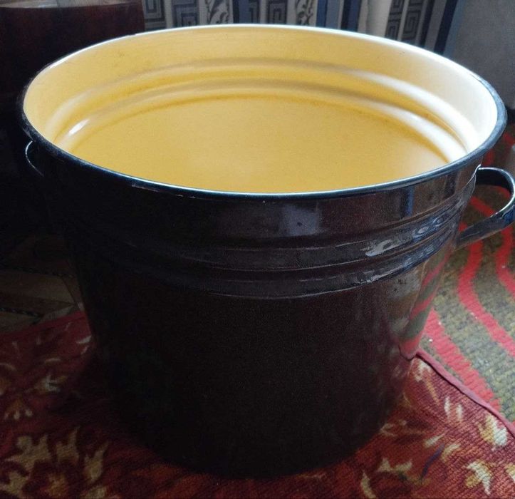 Большие тазы эмалированные ,кастрюля