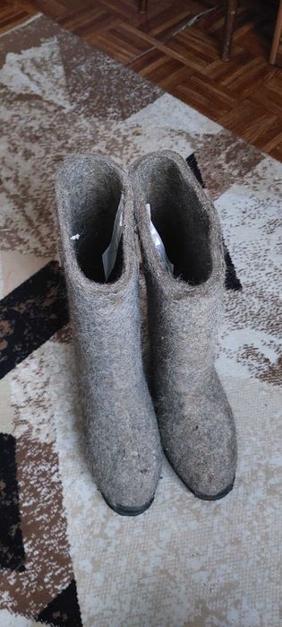 Продам валенки с резиновой подошвой