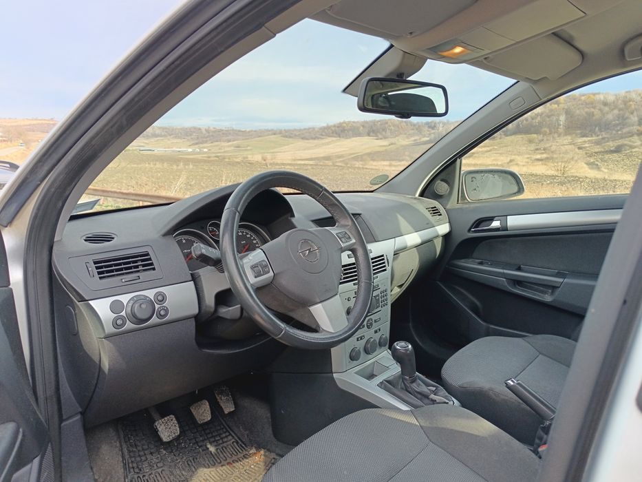 Dezmembrez astra h 1.7 cdti