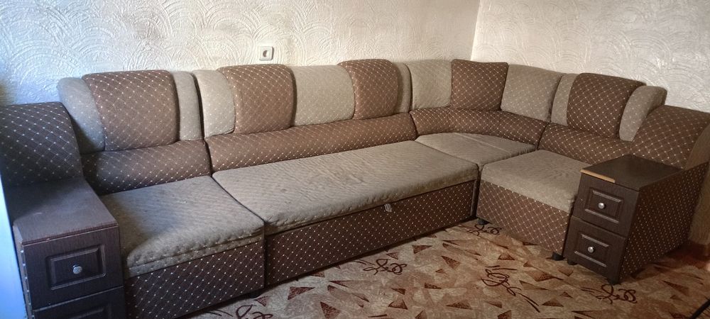 Коричневый модульный диван