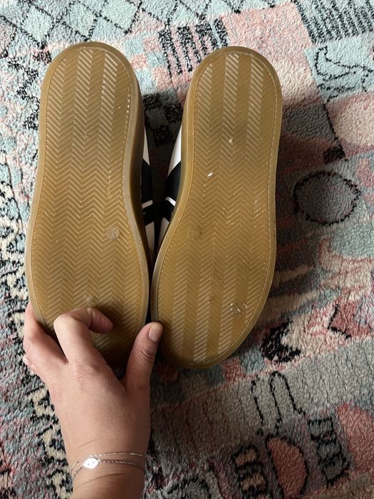 Adidasi dama, ca noi