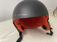 Горнолыжный и сноубордический защитный шлем