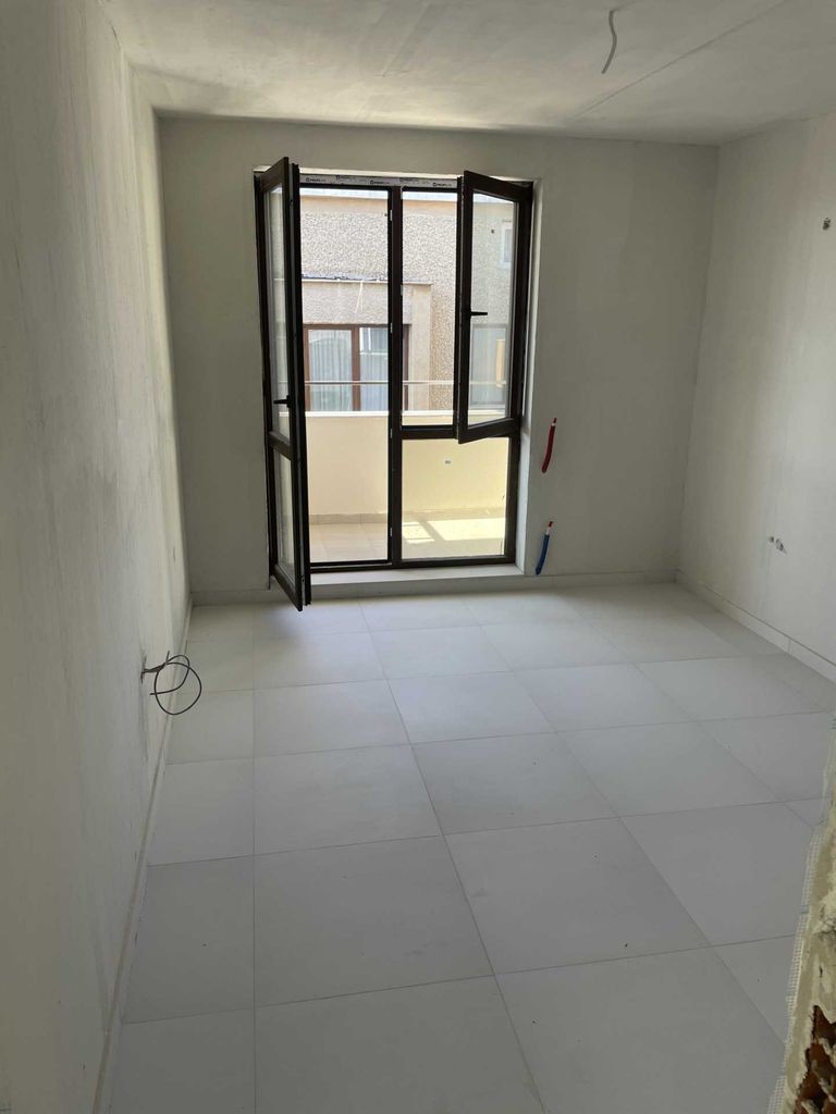 Продава се Тристаен апартамент в Казанлък - 101 кв.м за 1455 €/кв.м - Снимка #4
