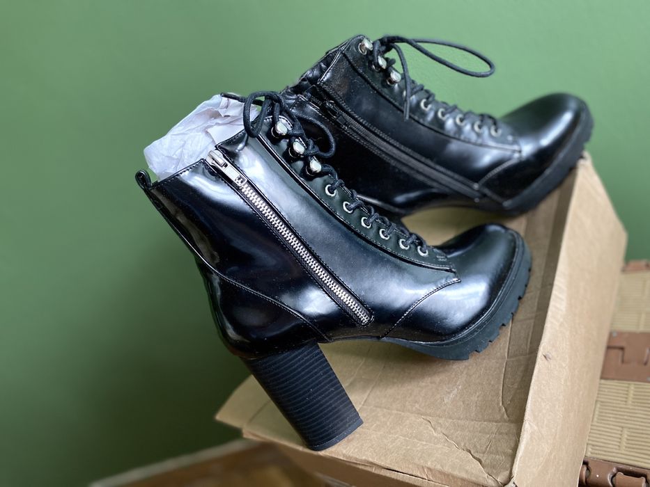 NEW LOOK черни боти кубинки на висок ток 41