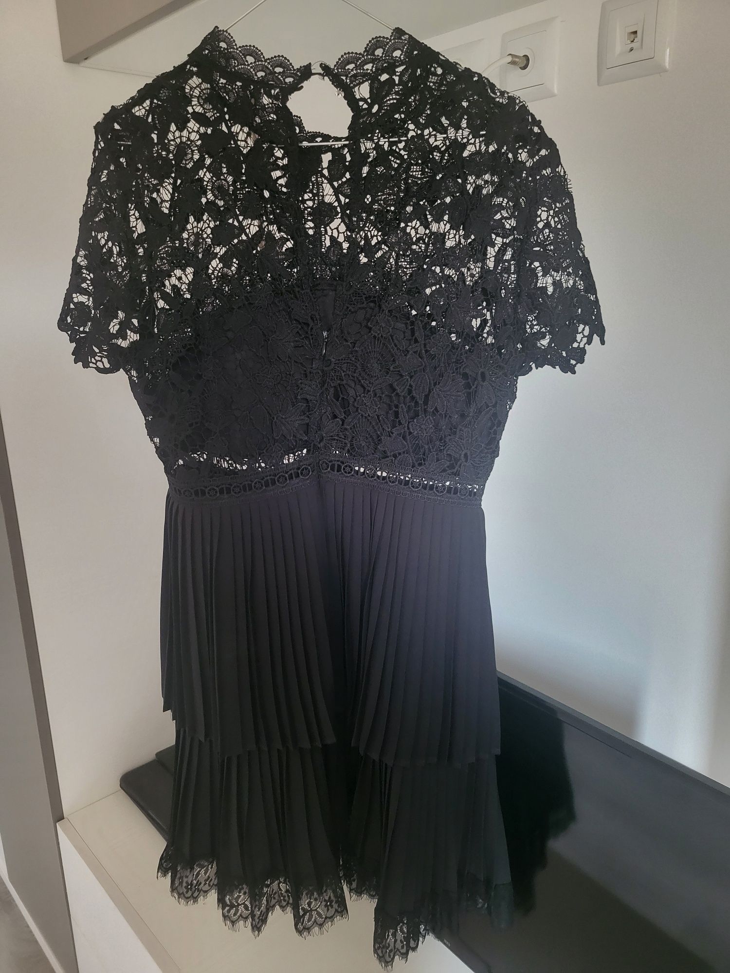 Rochie neagra Zara
