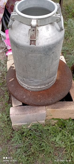 Продам фляги 40 литров и 25 литров и бетон 10 литровый советский
