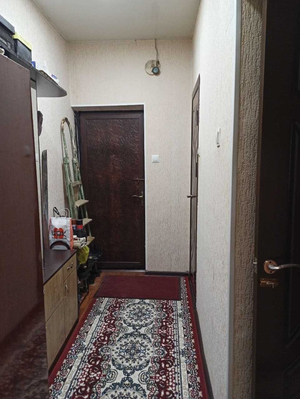 Продается своя квартира переделанная в 2 комн. рядом с Кадышева