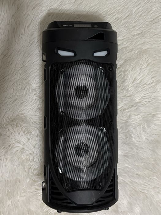 Продаю мощную Bluetooth колонку + комплект