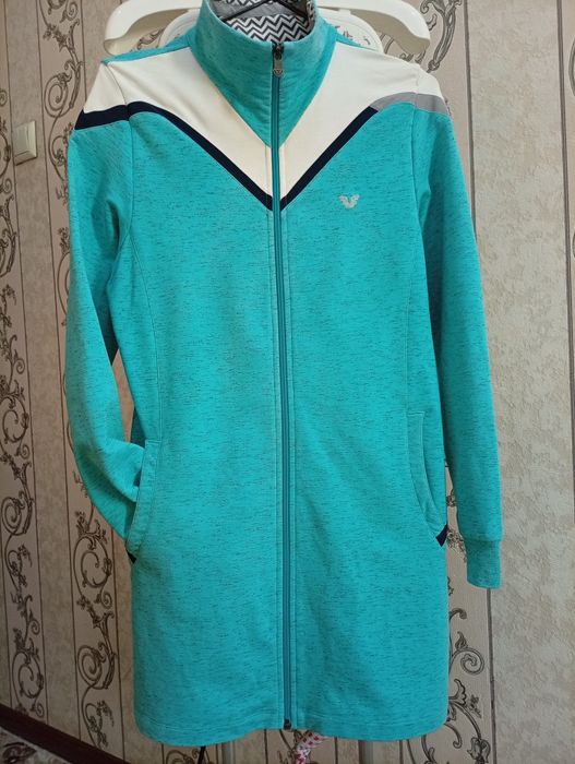 Спортивный женский костюм  Б/У