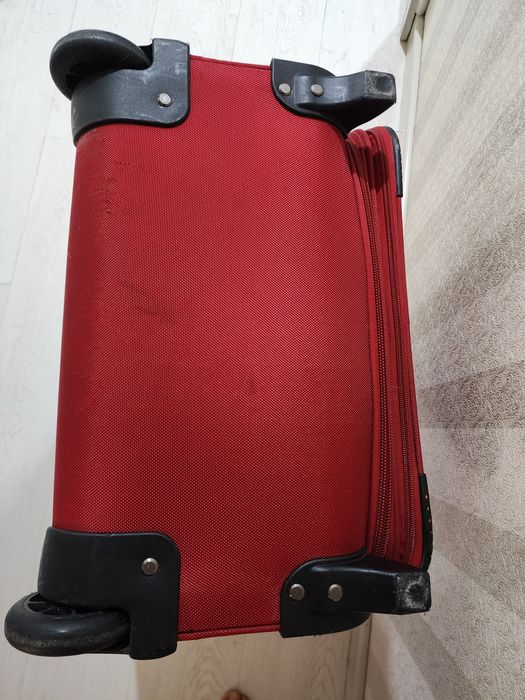 Чемодан дорожный