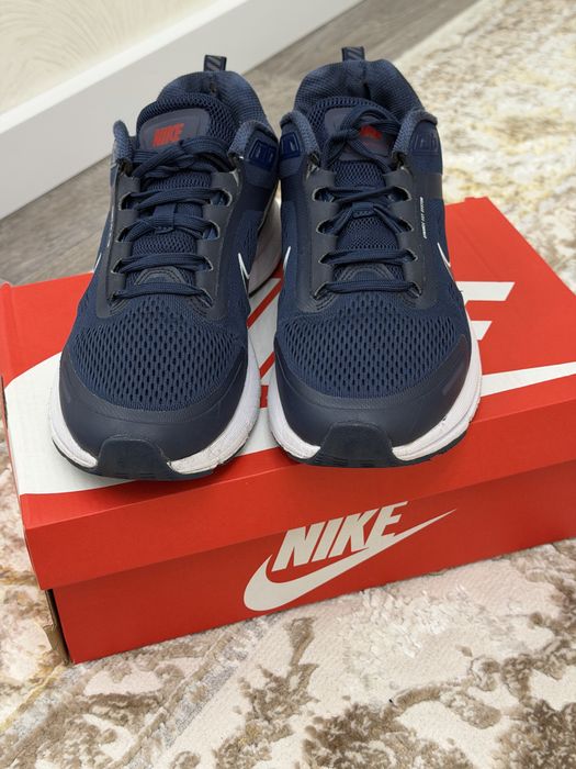 Кроссовки NIKE . Производство Ветнам .