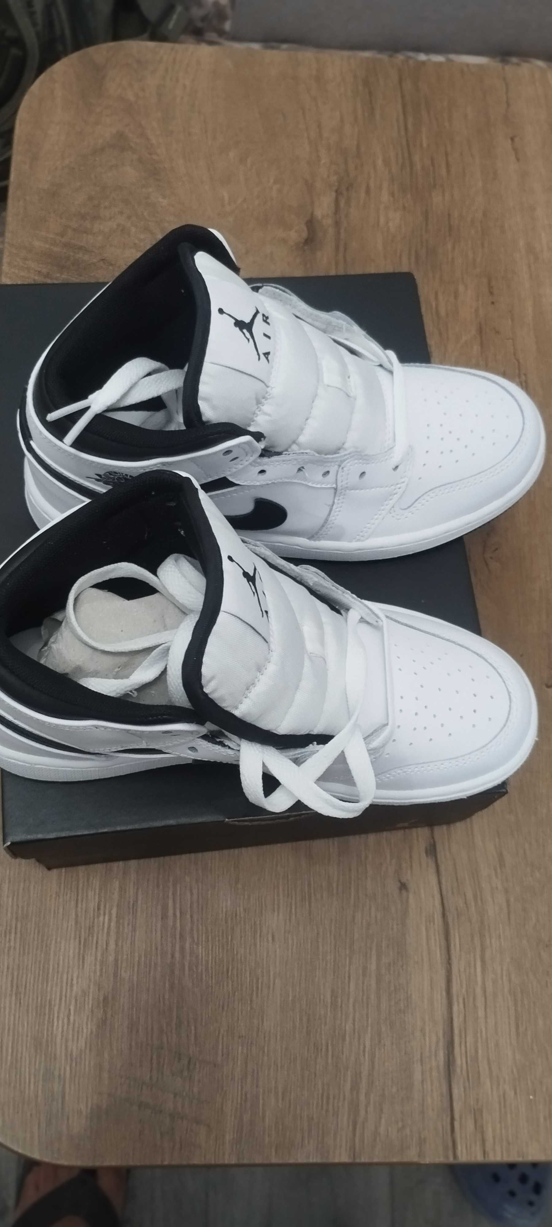 Чисто нови кецове Nike Jordan
