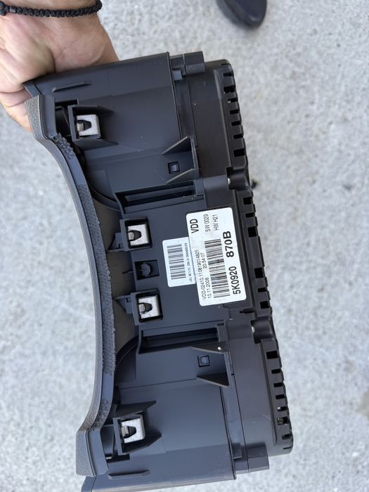 Ceasuri bord (benzina )comanda clima / casetofon radio Vw Golf 6
