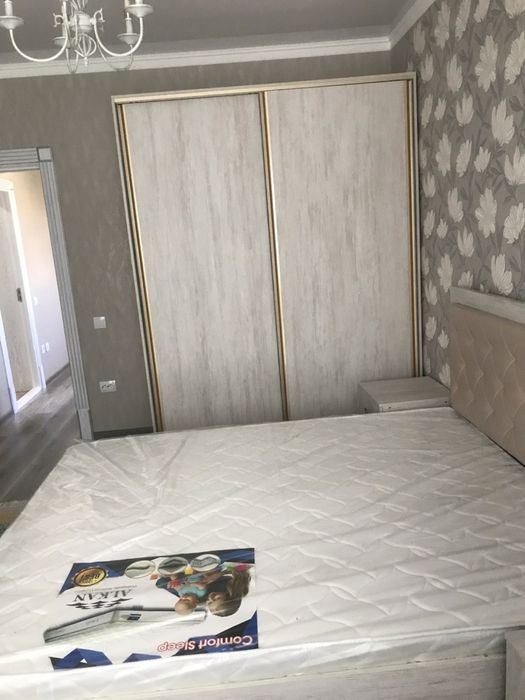 Продам спальную мебель комплект. Кровать, шкаф, 2 тумбочик