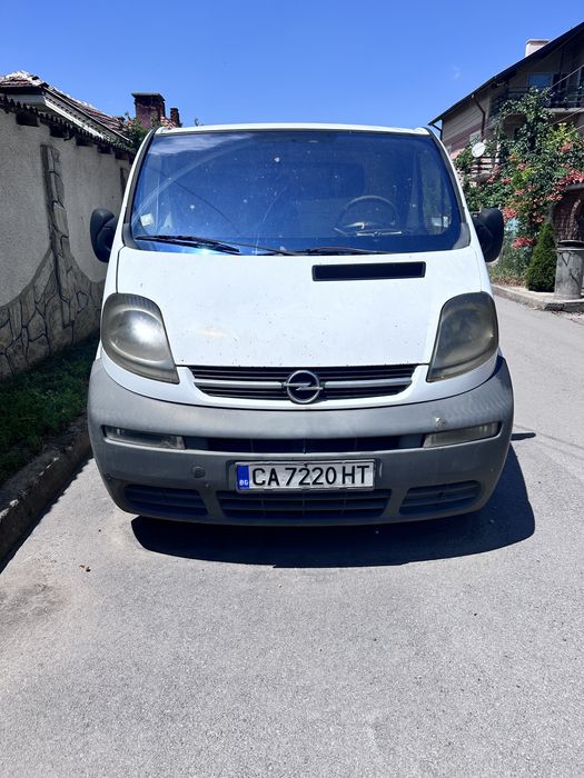 Бус под наем Opel vivaro