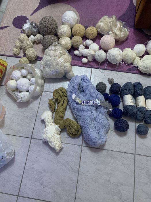 Прежда за плетене на дрехи . 4 лв / 50 гр.