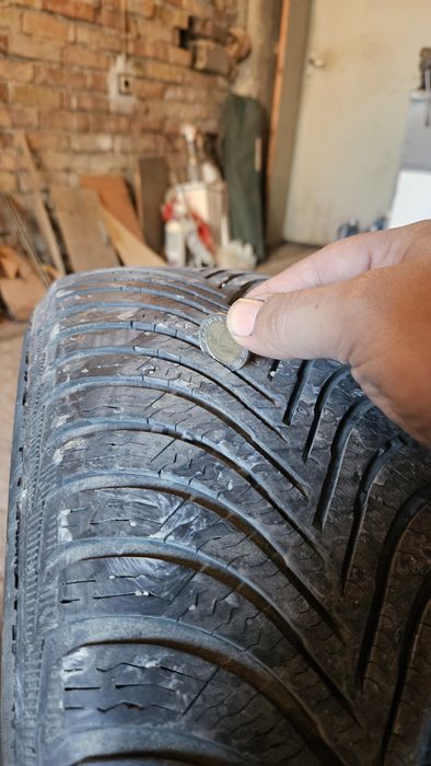 Гуми мишлен 205/55/16 зимни 2 бр.