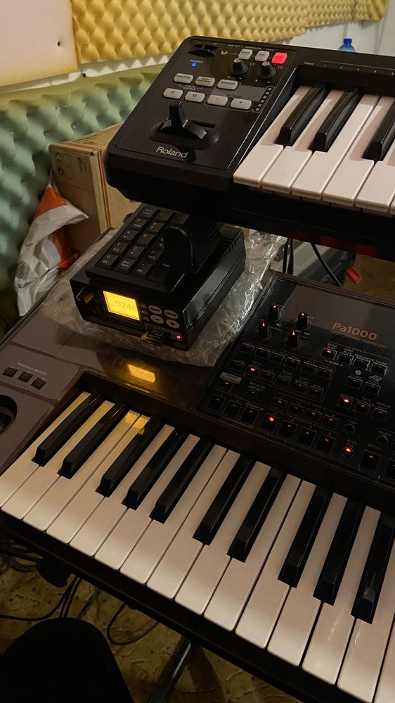 Korg pa 1000 ,Juzisound- 1,миди клавиатура Roland A49- в комплект