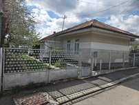 Teren intravilan cu casa bătrânească