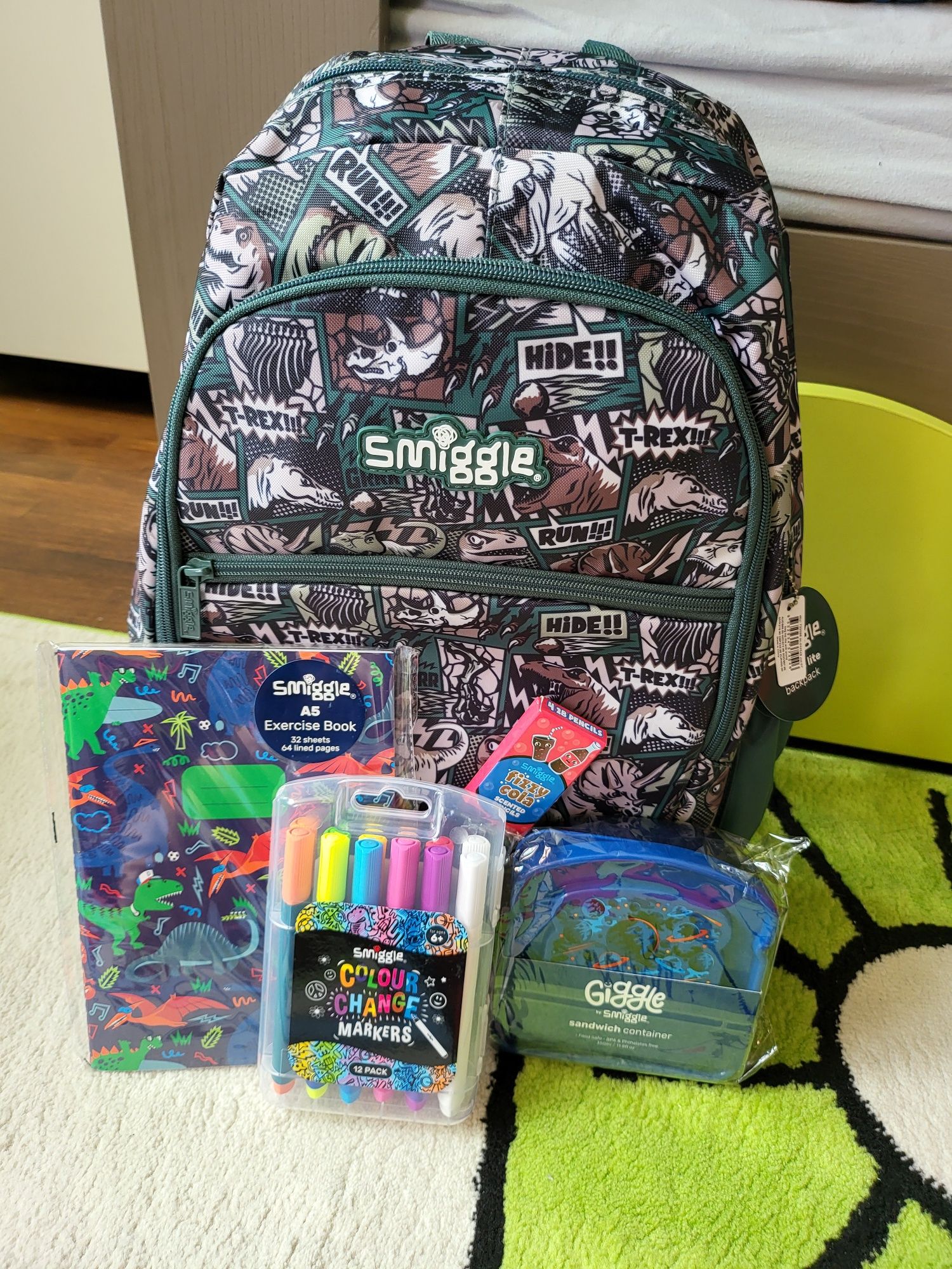 Ученическа раница Smiggle с аксесоари Еднорог Динозавър Топка