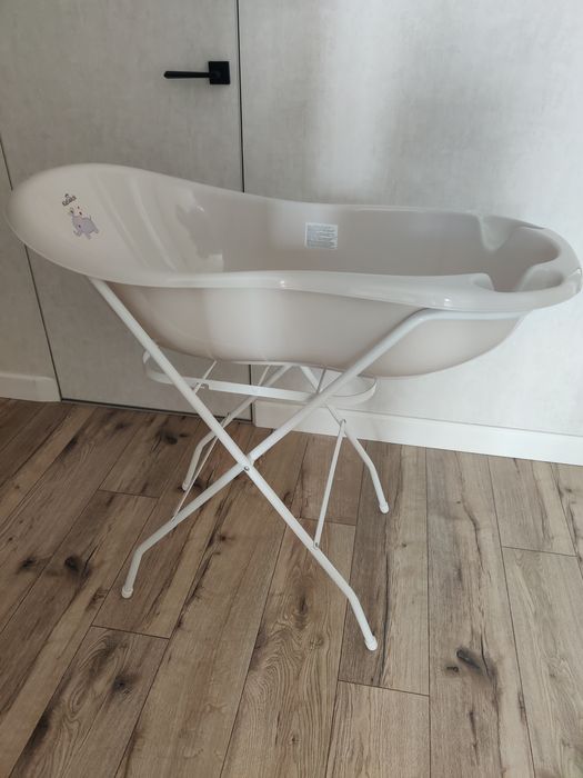 Детская ванночка для купания с подставкой