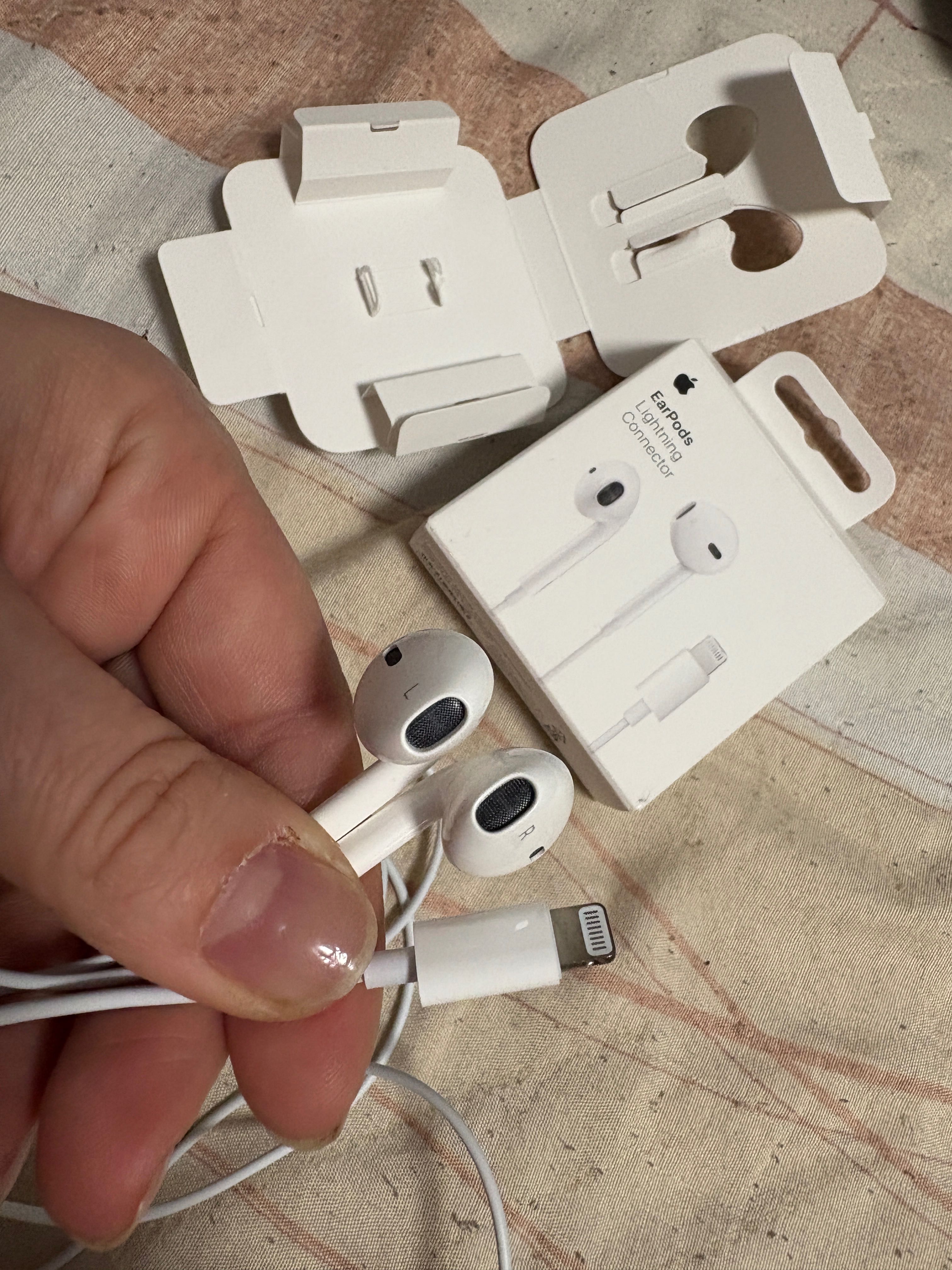 Слушалки с микрофон Apple AirPods с микрофон