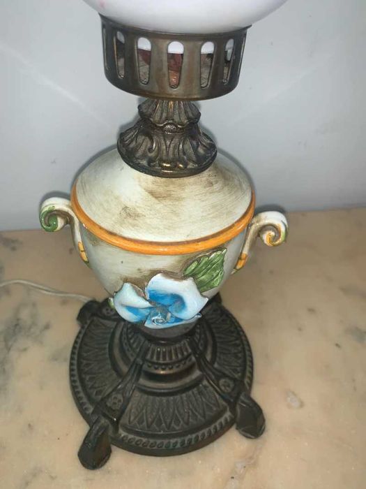 Veioza 3D portelan amplasat pe suport de bronz