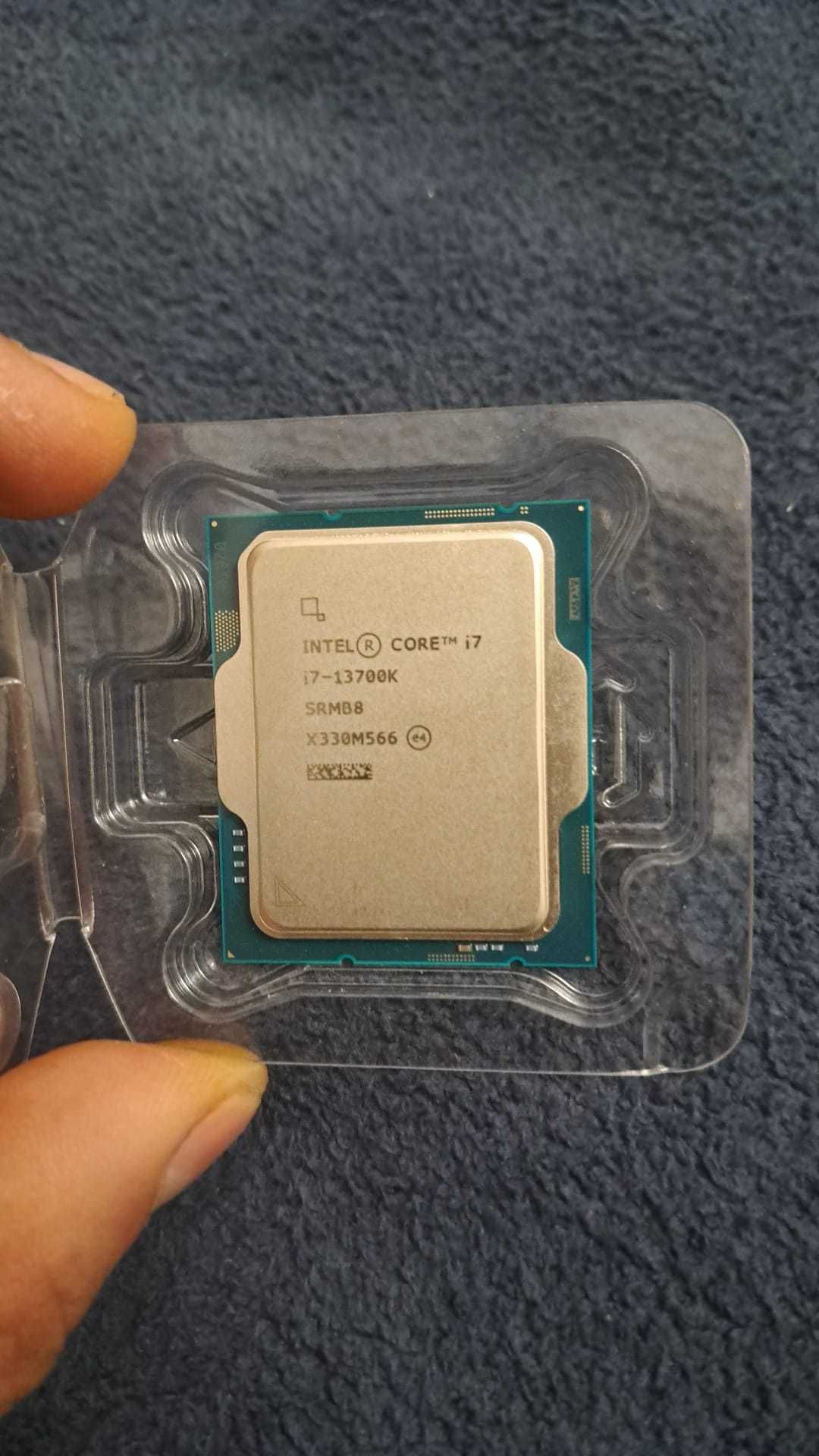 Procesor Intel Raptor Lake, Core i7 13700K ,SSD 2TB PCI Express 4.0