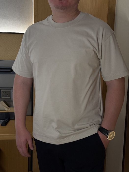 Мужкой футболка по бренд Uniglo