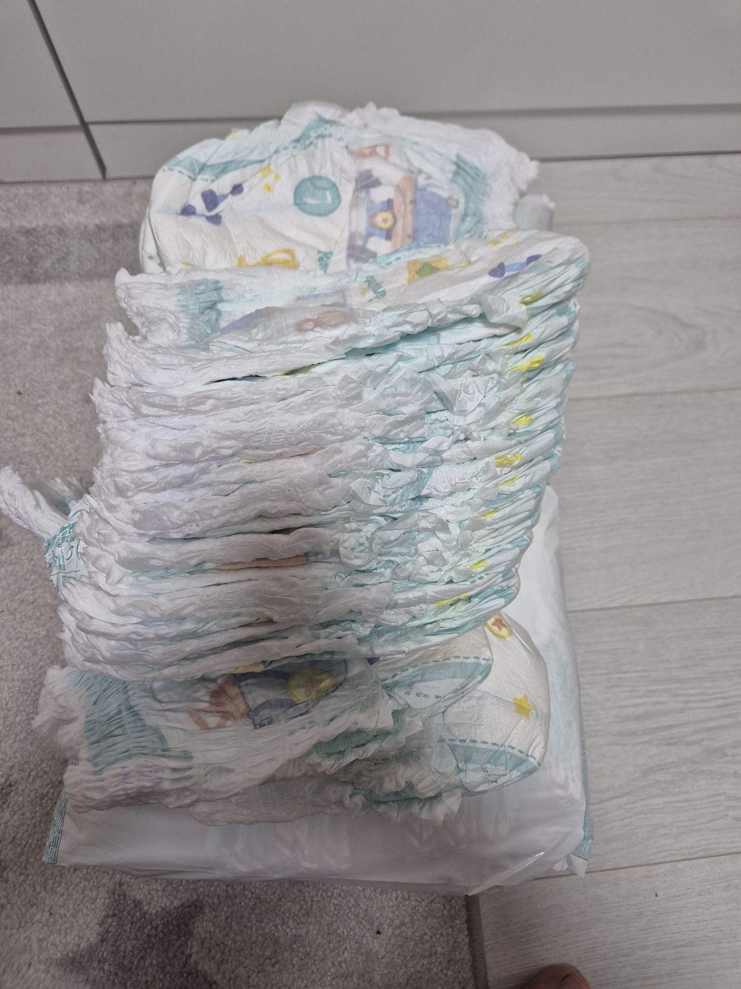 92 броя Pampers pants 7