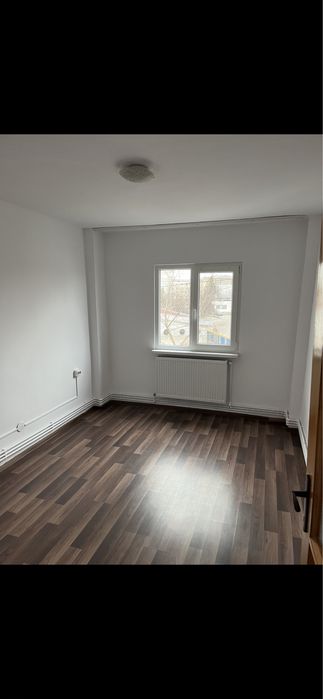 Inchiriez apartament cu 2 camere decomandat