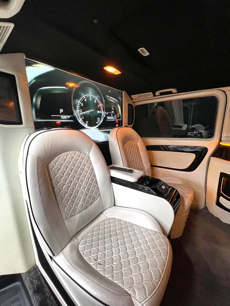 Mercedes-Benz V-Class VIP услуги: трансфер, поездки, кортеж и туризм