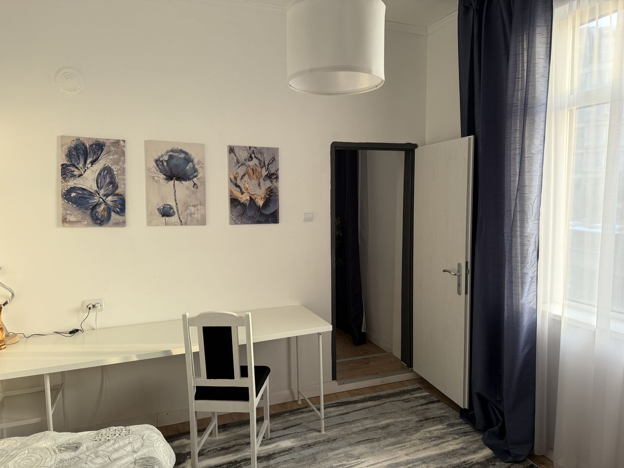 Дава се под наем Тристаен апартамент в София, Център - 86 кв.м за 663 € - Снимка #3