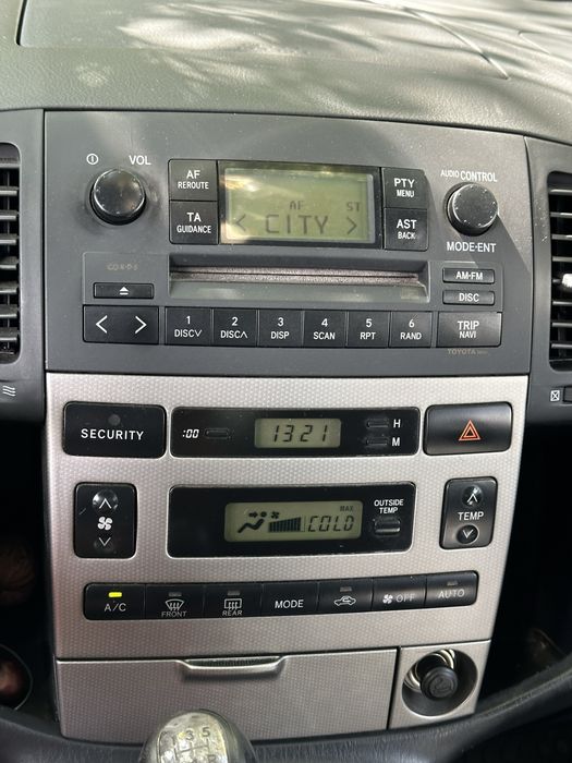 тоиота корола версо 2004 д4д 2000 куб