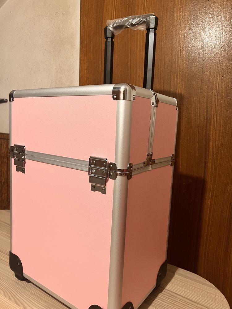 Куфар за грим на колелца