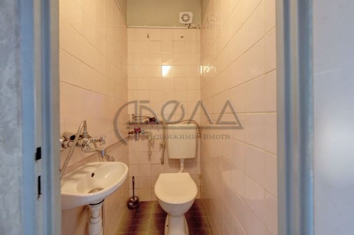 Продава се Тристаен апартамент в София, Света Троица - 84 кв.м за 2012 €/кв.м - Снимка #8