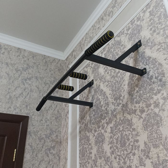 Турник настенный