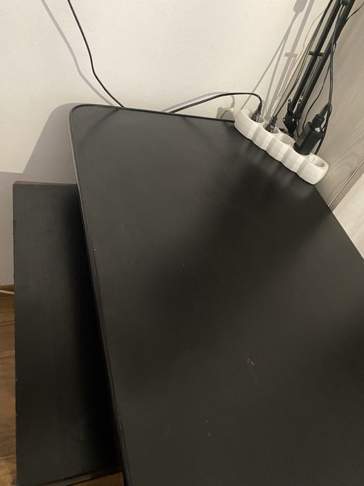 Vand birou negru in stare buna