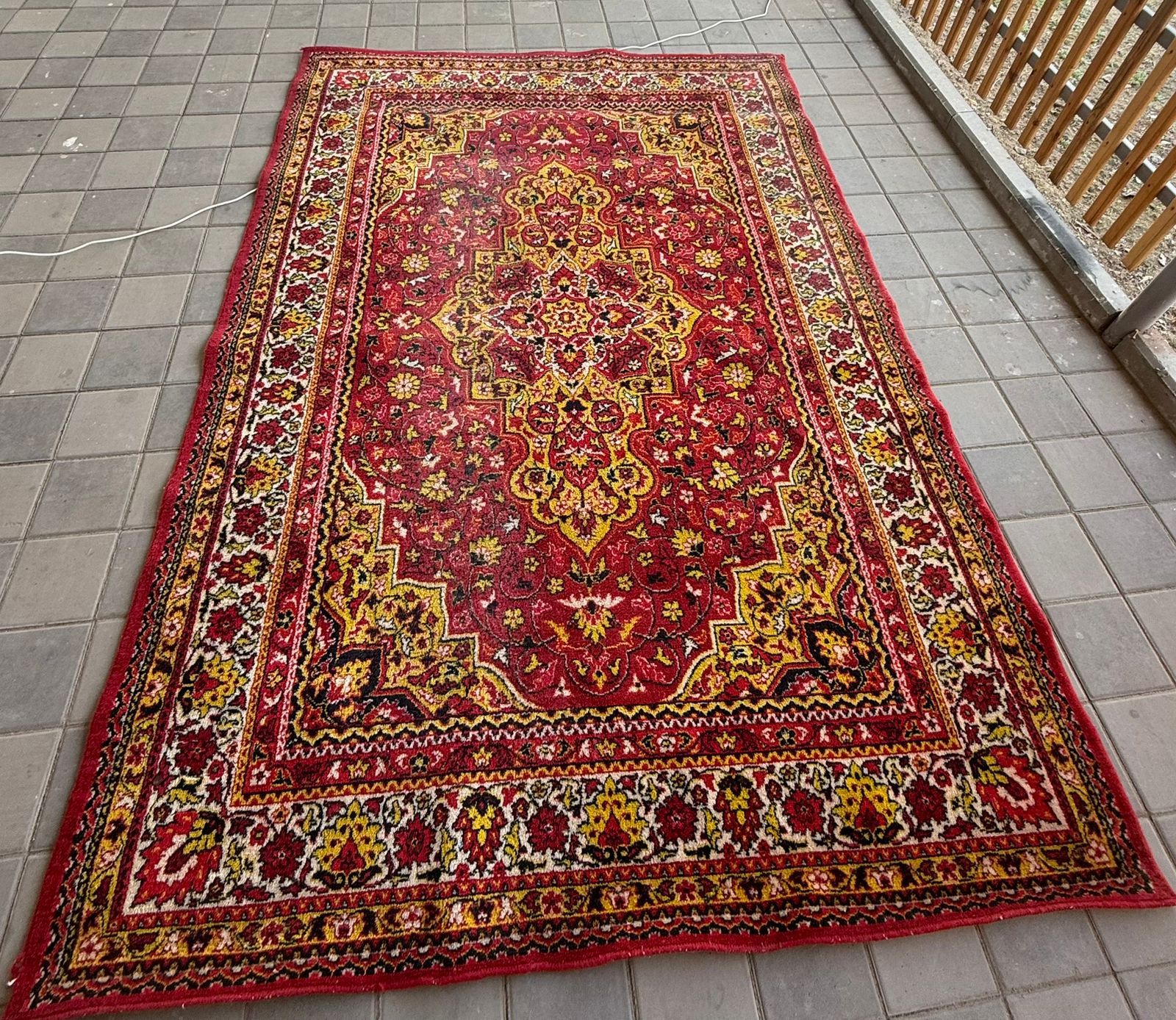 Продам б/у ковры