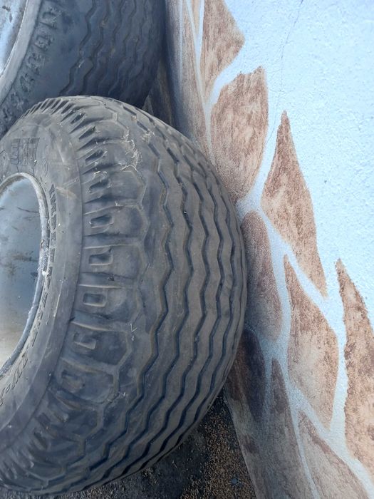 Гуми и джанти за ремарке Ремби 10 т