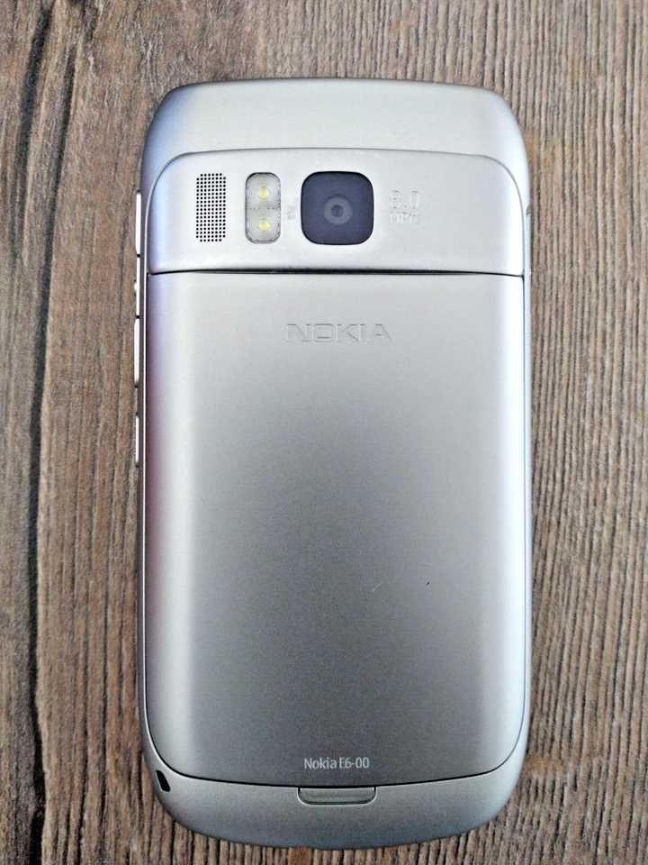 Nokia E6 Мобилен телефон чисто нов  1500 mAh ретро класика