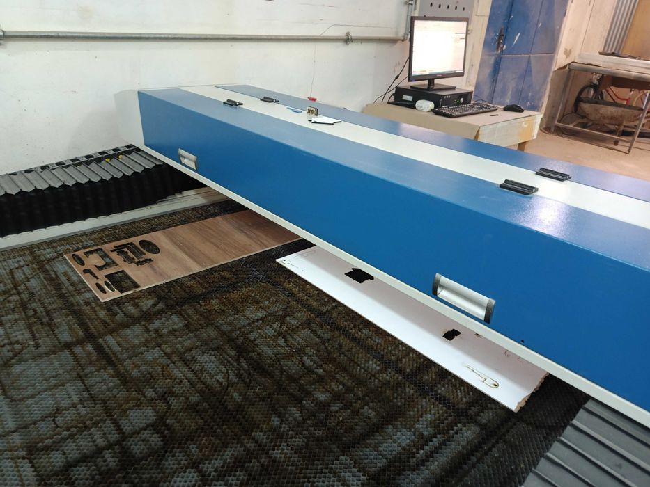 180W 1325 CO2 Лазер за гравиране и рязане Co2 laser 1300*2500мм