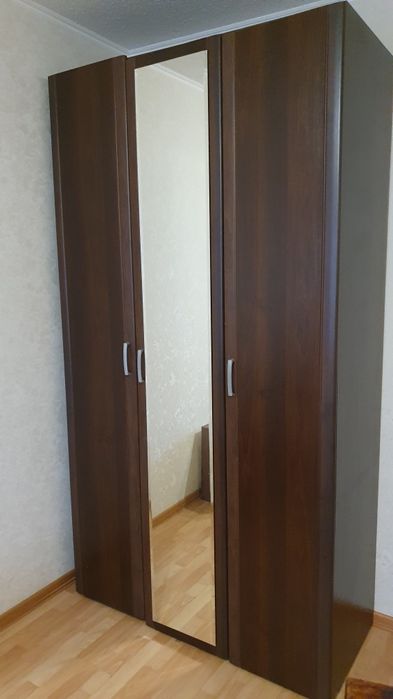 Спальня б/у продажа: кровать с матрасом, 2 тумбочки, шкаф за 100 тыс.т