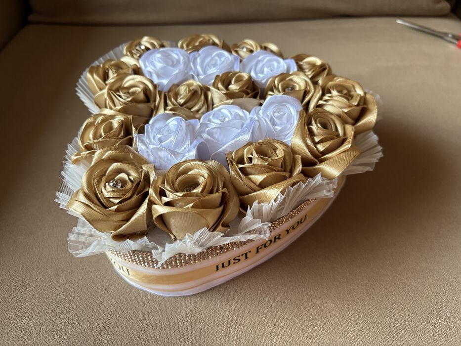 Букет сатенени рози