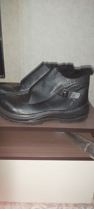Продам сварочные ботинки  зимние.