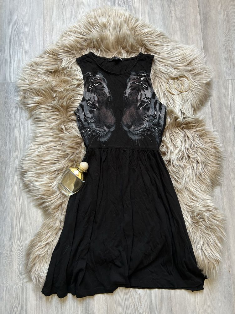 Rochie neagra scurta cu model tigru si aplicatii tinte marimea S