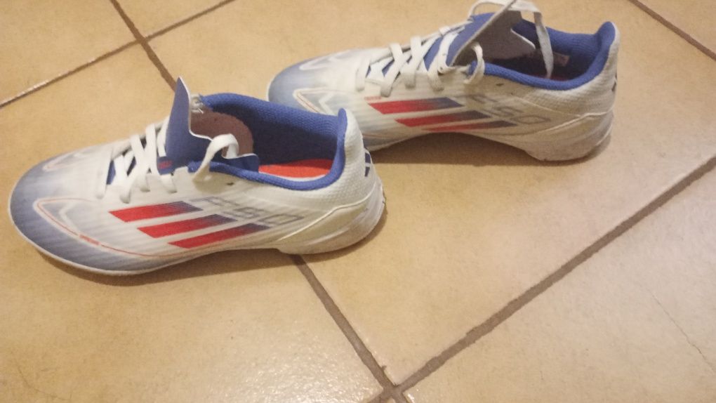 Футболни оригинални маратонки Adidas