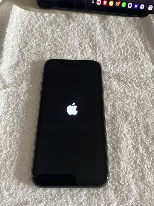 iPhone 11 , 128.