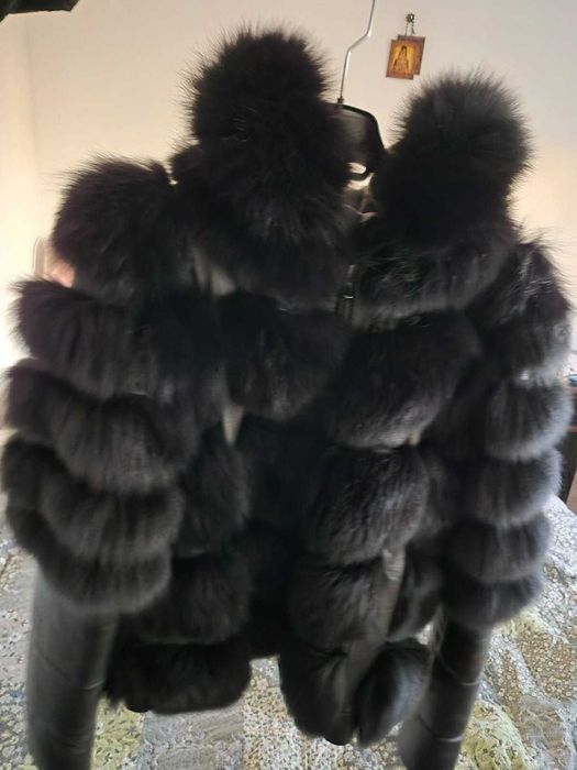 Vand haina din blană naturala de vulpe cu insertii din piele naturală