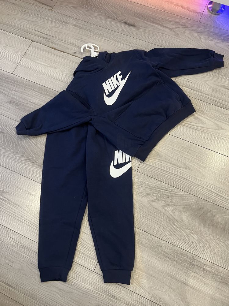 Compleu NIKE 6-7 ani bleumarin nou